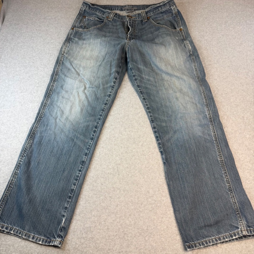 Wrangler Mens Straight Leg Jeans Medium Wash Blue Denim Classic Fit 33x28